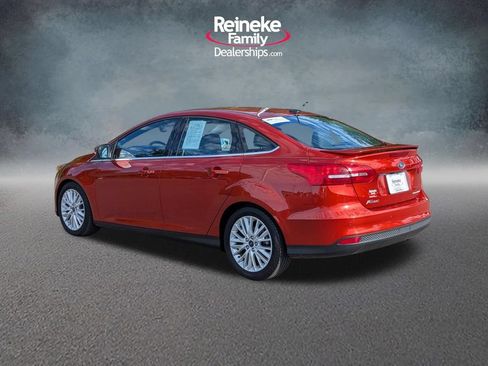 Used 2018 Ford Focus Titanium w/ Titanium Technology Package FWD image 8