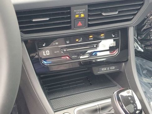 New 2026 Volkswagen Jetta SE FWD image 23