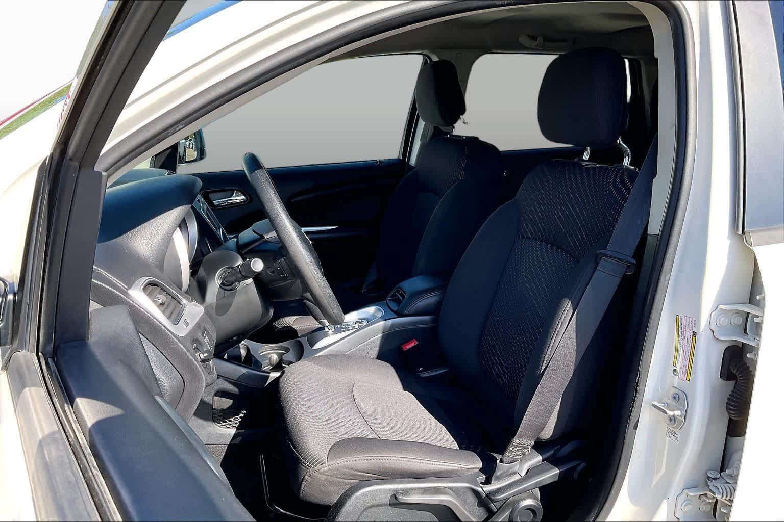 Used 2018 Dodge Journey SE w/ Blacktop Package FWD image 8