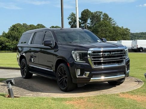 Used 2023 GMC Yukon XL SLT AWD/4WD image 9
