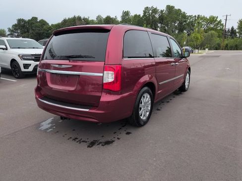 Used 2016 Chrysler Town & Country Touring w/ Driver Convenience Group FWD image 7