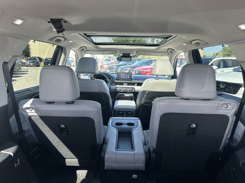 Used 2024 Honda Pilot Touring image 13