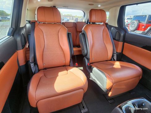 Used 2023 Kia Carnival SX Prestige image 7