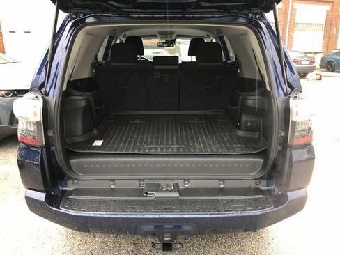 Used 2020 Toyota 4Runner SR5 AWD/4WD image 25
