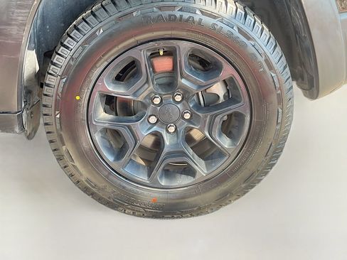 Used 2022 Jeep Cherokee Latitude AWD/4WD image 30