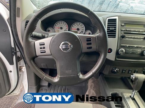 Used 2011 Nissan Frontier PRO-4X image 32