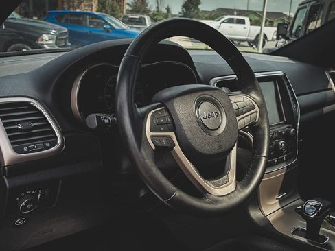 Used 2015 Jeep Grand Cherokee Altitude AWD/4WD image 2