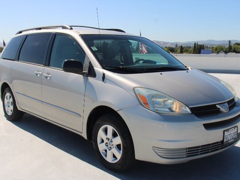 Used 2005 Toyota Sienna LE FWD image 2