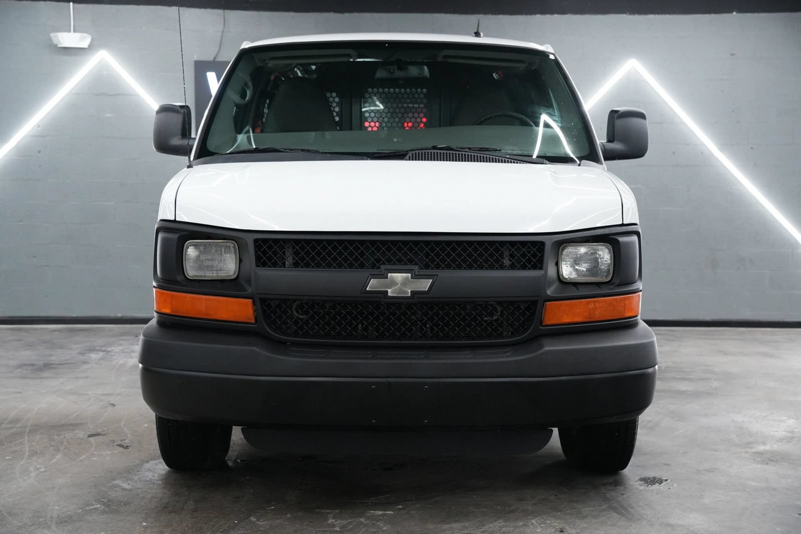 Used 2015 Chevrolet Express 2500 RWD image 4
