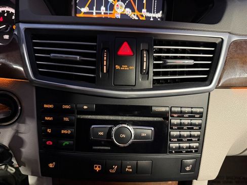 Used 2013 Mercedes-Benz E 350 4MATIC Sedan image 31
