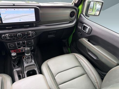 Used 2025 Jeep Gladiator Mojave w/ Convenience Group AWD/4WD image 29