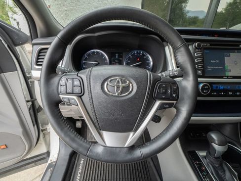 Used 2014 Toyota Highlander Limited Platinum AWD/4WD image 12