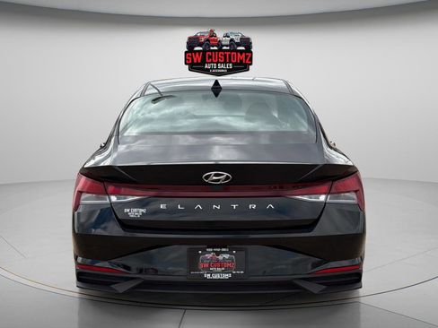 Used 2023 Hyundai Elantra SE FWD image 6
