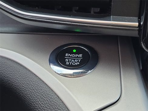 Used 2021 Ford Explorer XLT w/ Equipment Group 202A image 13