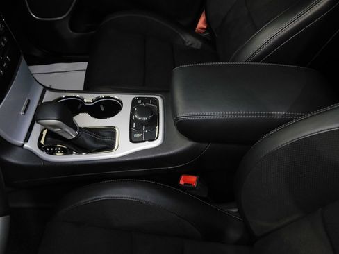 Used 2021 Jeep Grand Cherokee SRT image 36