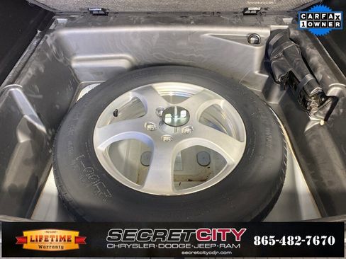 Used 2023 Jeep Grand Cherokee Laredo image 30