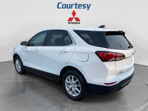 Used 2023 Chevrolet Equinox LT w/ Driver Convenience Package AWD/4WD image 3