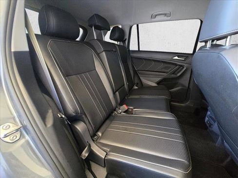 Used 2024 Volkswagen Tiguan SE image 17