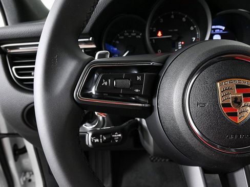 Certified 2025 Porsche Macan AWD image 10