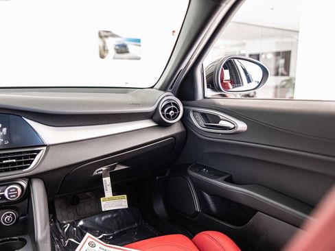 New 2025 Alfa Romeo Giulia AWD image 38