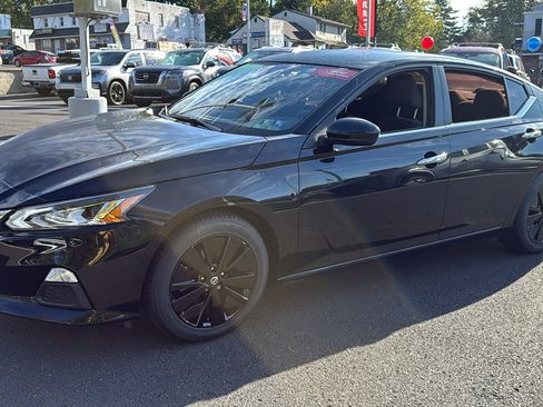 Certified 2022 Nissan Altima 2.5 SV image 3