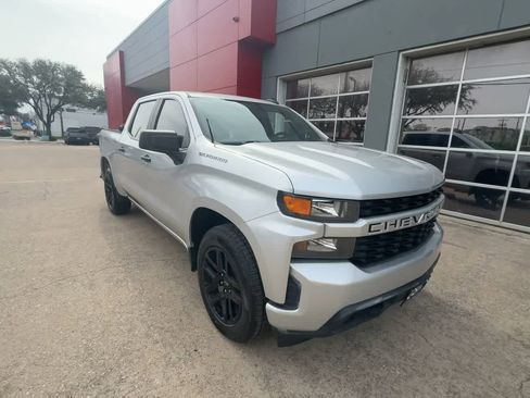 Used 2020 Chevrolet Silverado 1500 Custom w/ Infotainment Package image 2