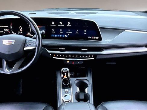 Used 2024 Cadillac XT4 Premium Luxury image 15