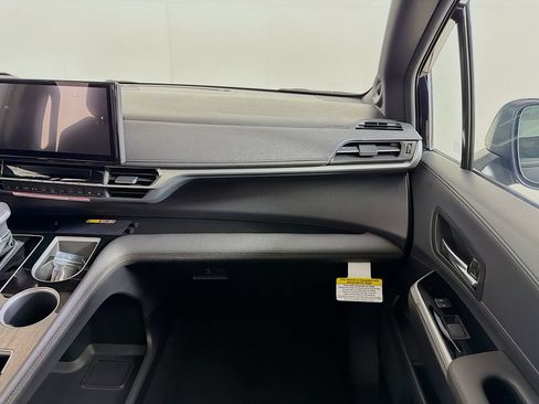 New 2026 Toyota Sienna Platinum AWD/4WD image 21