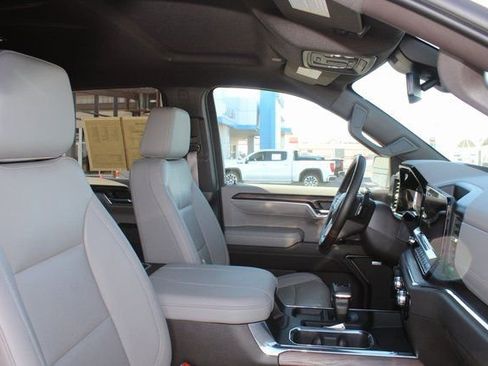 Used 2023 GMC Sierra 1500 SLT image 17