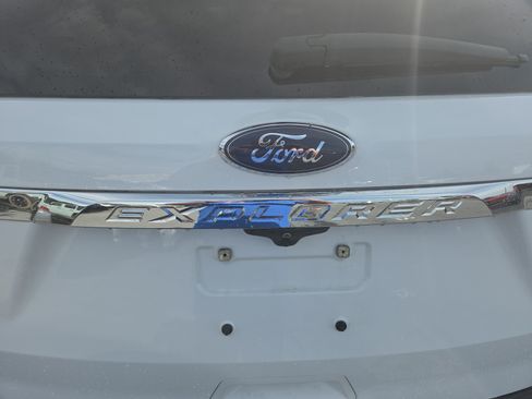 Used 2019 Ford Explorer XLT AWD/4WD image 19