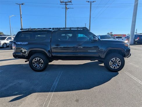 Used 2022 Toyota Tacoma TRD Sport image 3