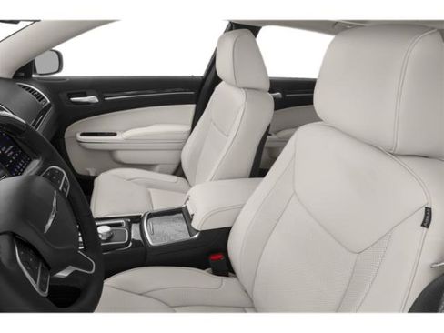 Certified 2018 Chrysler 300 Limited w/ Safetytec Plus Group image 9