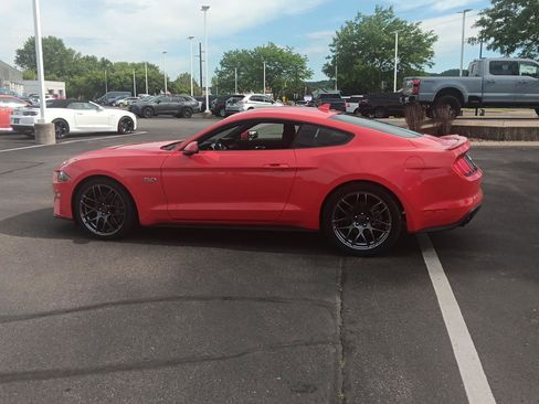 Used 2021 Ford Mustang GT RWD image 9