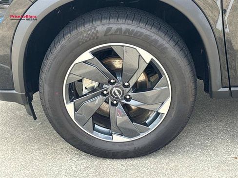 Used 2026 Nissan Rogue SV AWD/4WD image 4