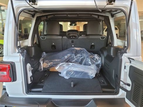 New 2025 Jeep Wrangler Unlimited Rubicon 392 image 17