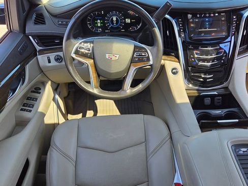 Used 2020 Cadillac Escalade Luxury AWD/4WD image 7