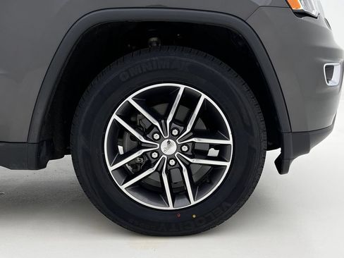 Used 2018 Jeep Grand Cherokee Laredo AWD/4WD image 29