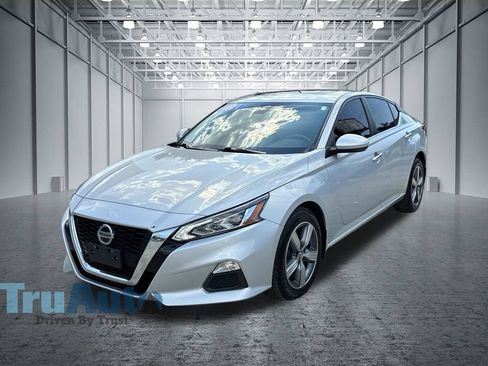 Used 2021 Nissan Altima 2.5 SV w/ SV Premium Package AWD/4WD image 3
