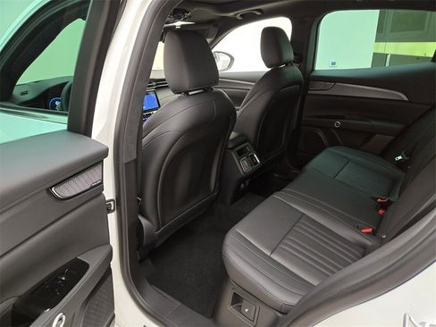 New 2024 Maserati Grecale GT image 19