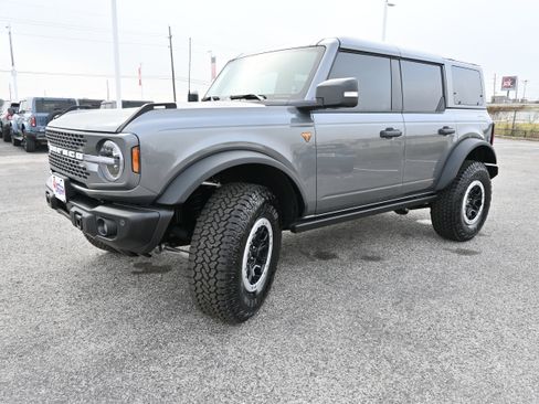New 2025 Ford Bronco Badlands image 8