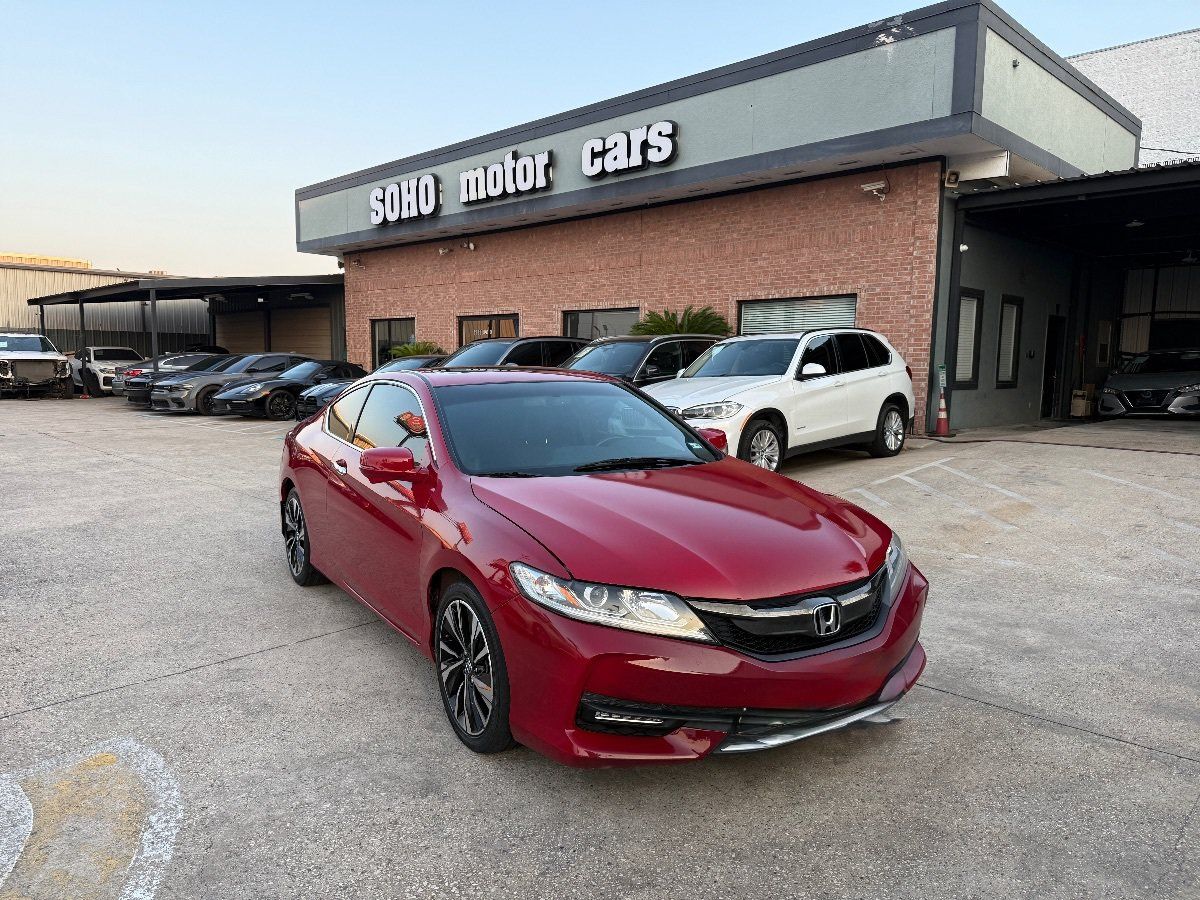 Used 2017 Honda Accord Touring image 2