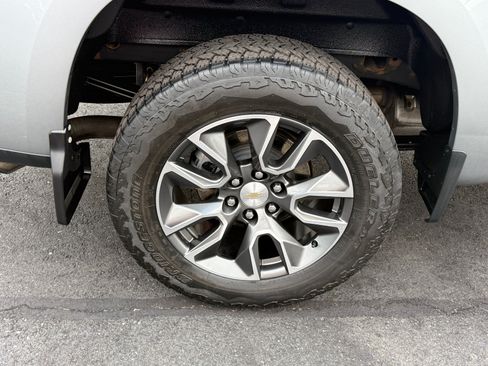 Used 2023 Chevrolet Silverado 1500 LT AWD/4WD image 11
