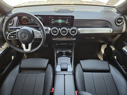 Used 2021 Mercedes-Benz GLB 250 w/ Premium Package image 11