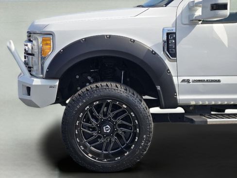 Used 2017 Ford F250 XLT AWD/4WD image 9