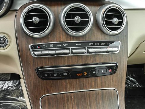 Used 2022 Mercedes-Benz GLC 300 4MATIC image 23