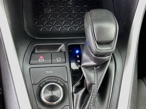 Used 2022 Toyota RAV4 XLE w/ Convenience Package AWD/4WD image 18