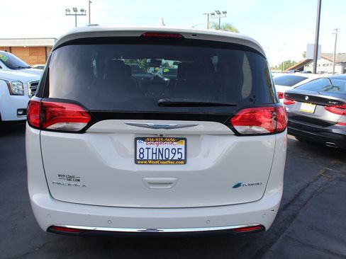 Used 2020 Chrysler Pacifica Limited w/ Advanced Safetytec Group FWD image 6