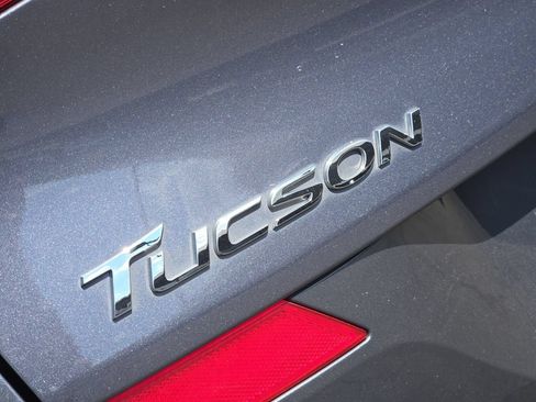 Used 2021 Hyundai Tucson Ultimate w/ Cargo Package FWD image 11