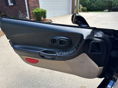 Used 2004 Chevrolet Corvette Convertible w/ Preferred Equipment Group image 39