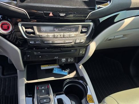 Used 2020 Honda Pilot Touring image 24